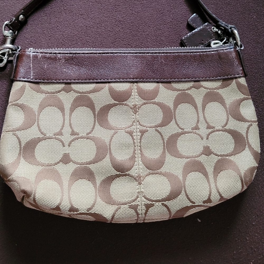 COACH large wristlet - Picture 2 of 3